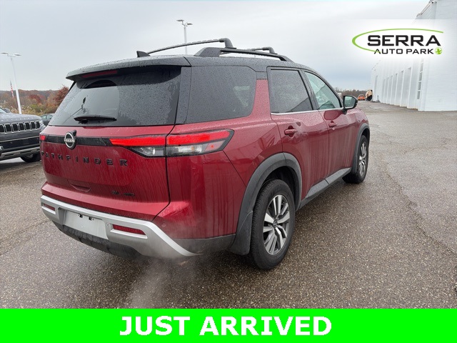 2023 Nissan Pathfinder SL photo 2