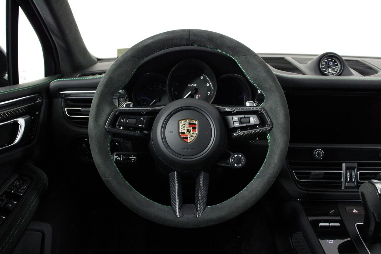 2025 Porsche Macan GTS photo 11