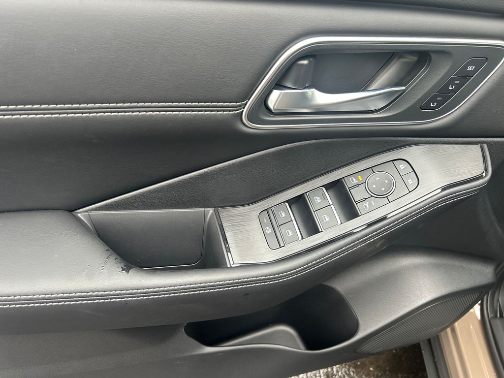 2025 Nissan Rogue Platinum photo 14