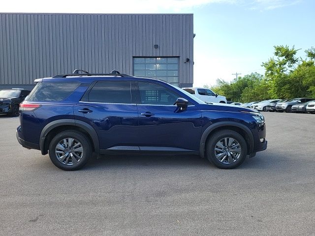 2024 Nissan Pathfinder SV photo 2