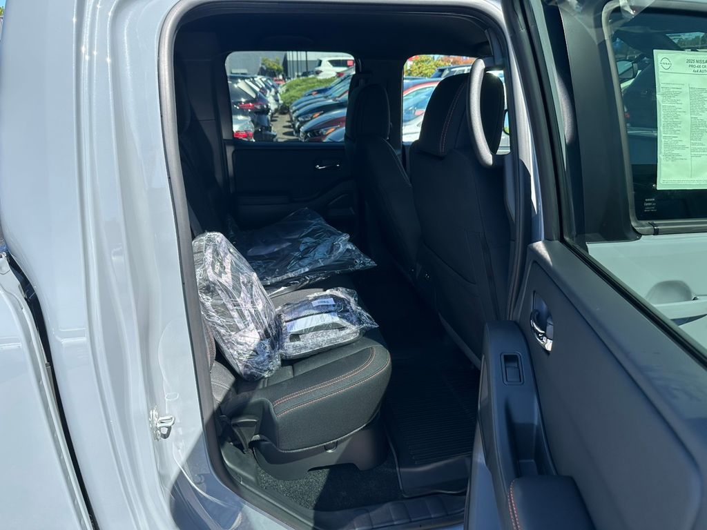 2025 Nissan Frontier PRO-4X photo 25