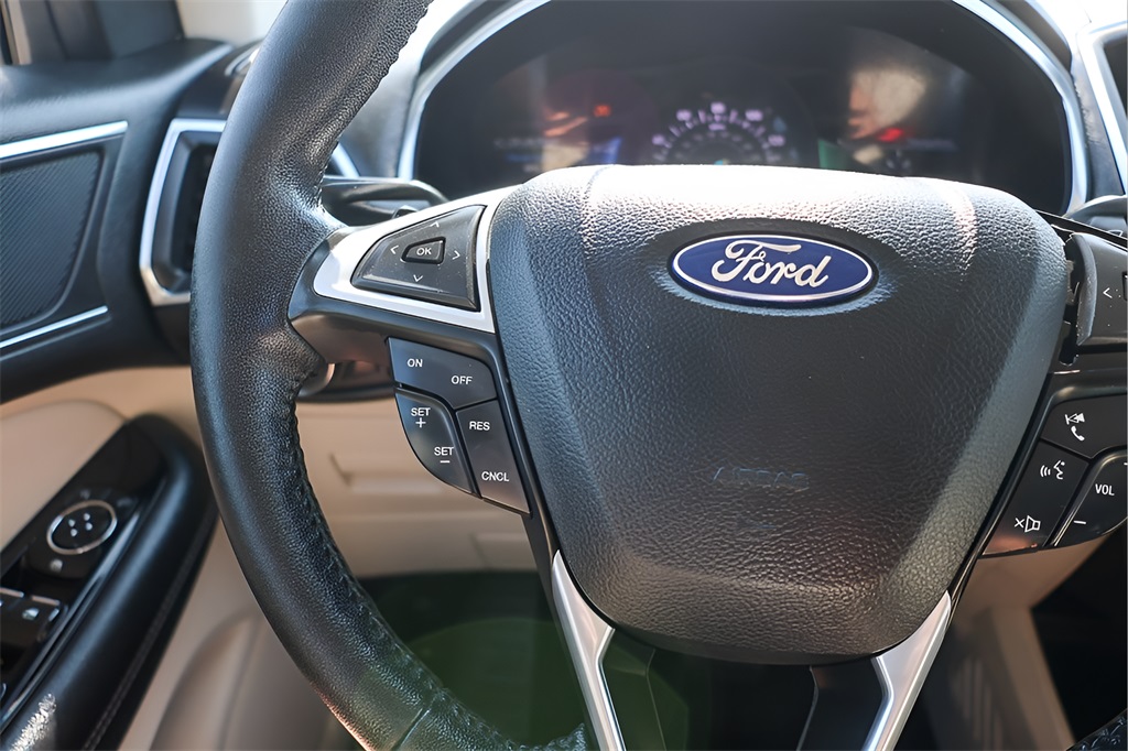 2016 Ford Edge Titanium photo 12