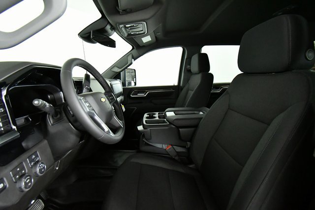 2026 Chevrolet Silverado 2500HD LT photo 4