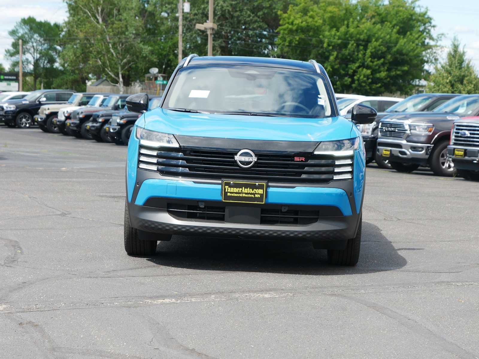 2025 Nissan Kicks SR photo 2