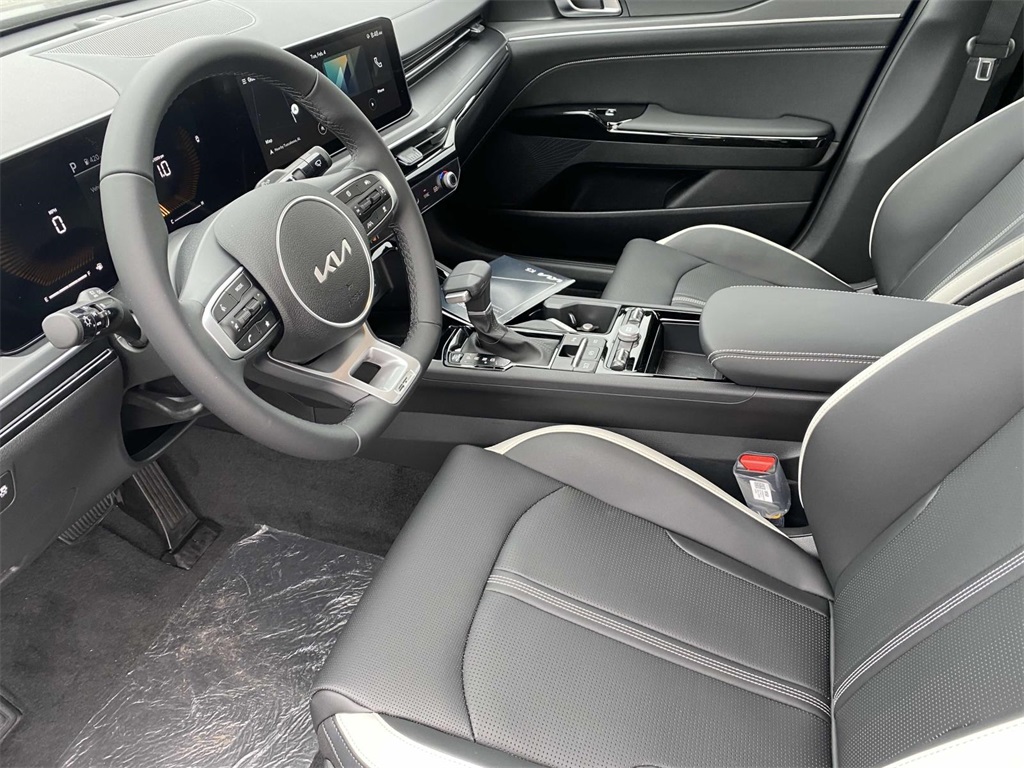 2025 Kia K5 GT-Line photo 12