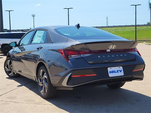 2025 Hyundai Elantra SEL Sport photo 3