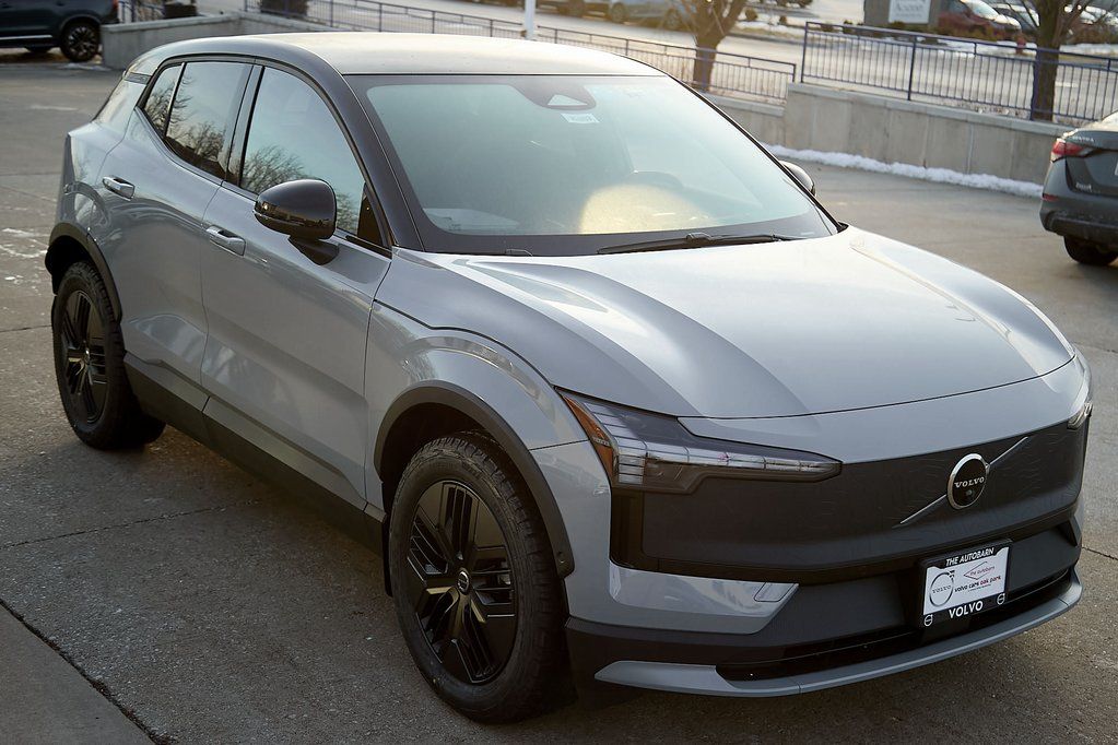 2026 VOLVO EX30 CC - Image 3