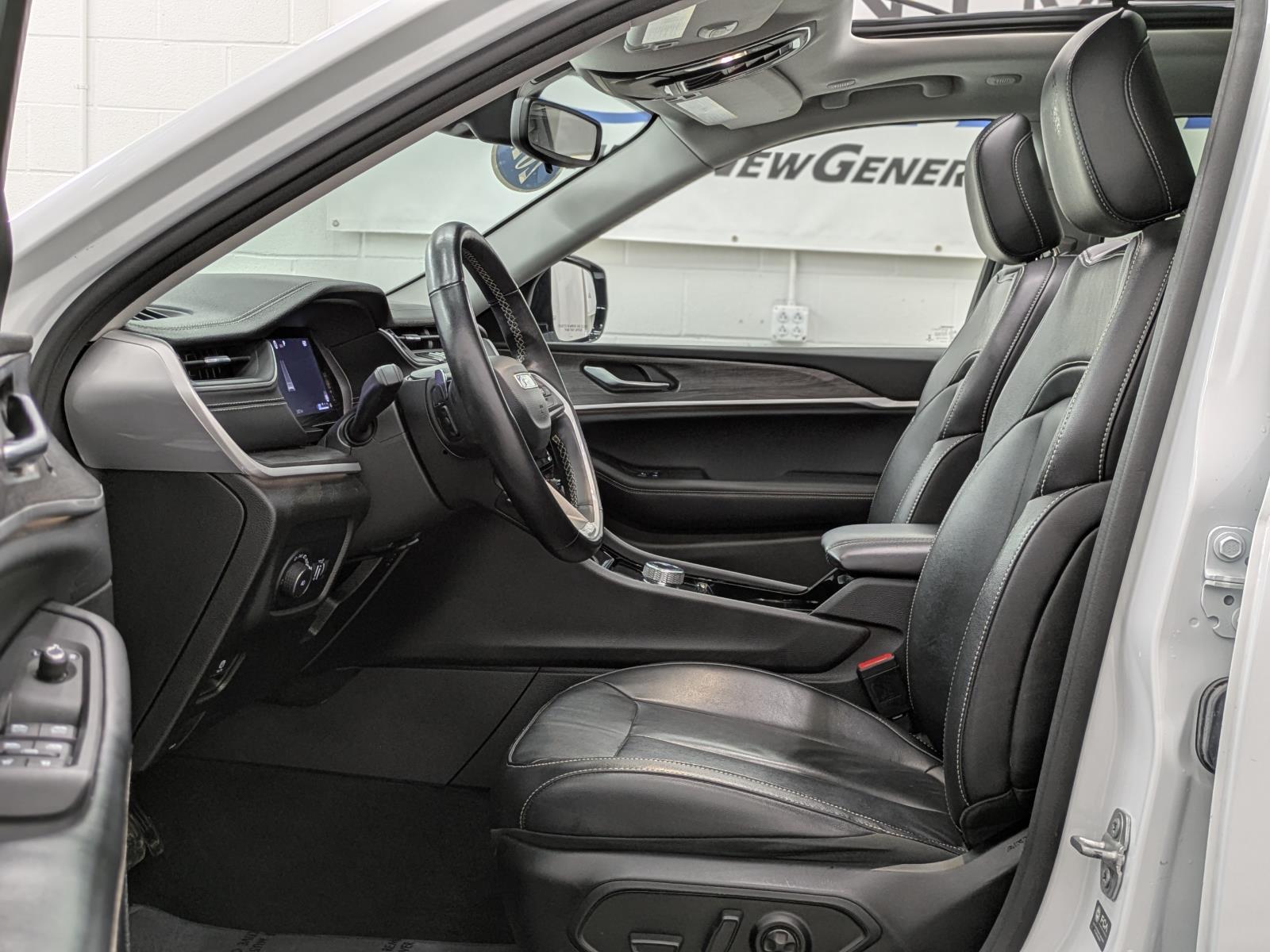 2022 Jeep Grand Cherokee Limited photo 3