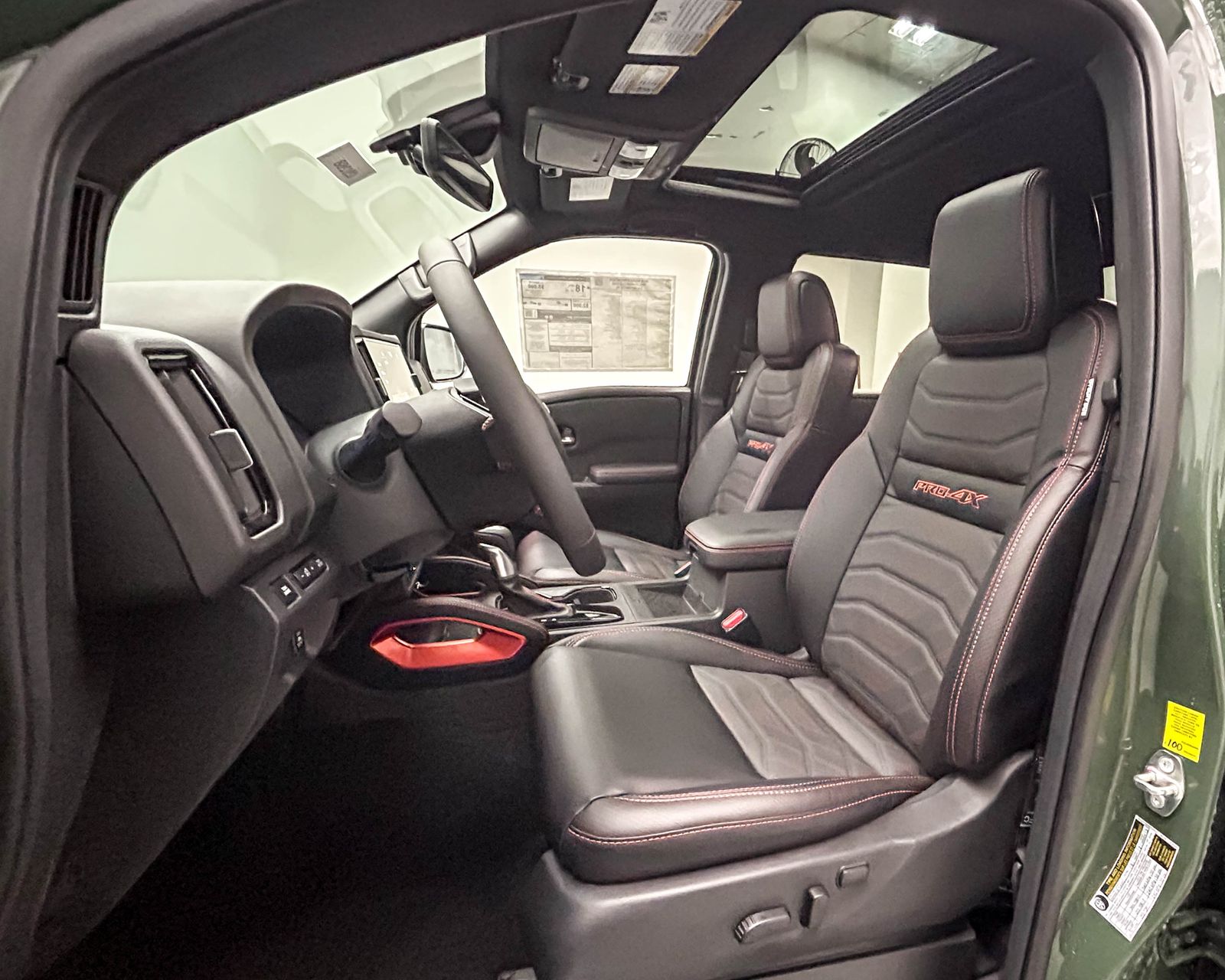 2025 Nissan Frontier PRO-4X photo 10
