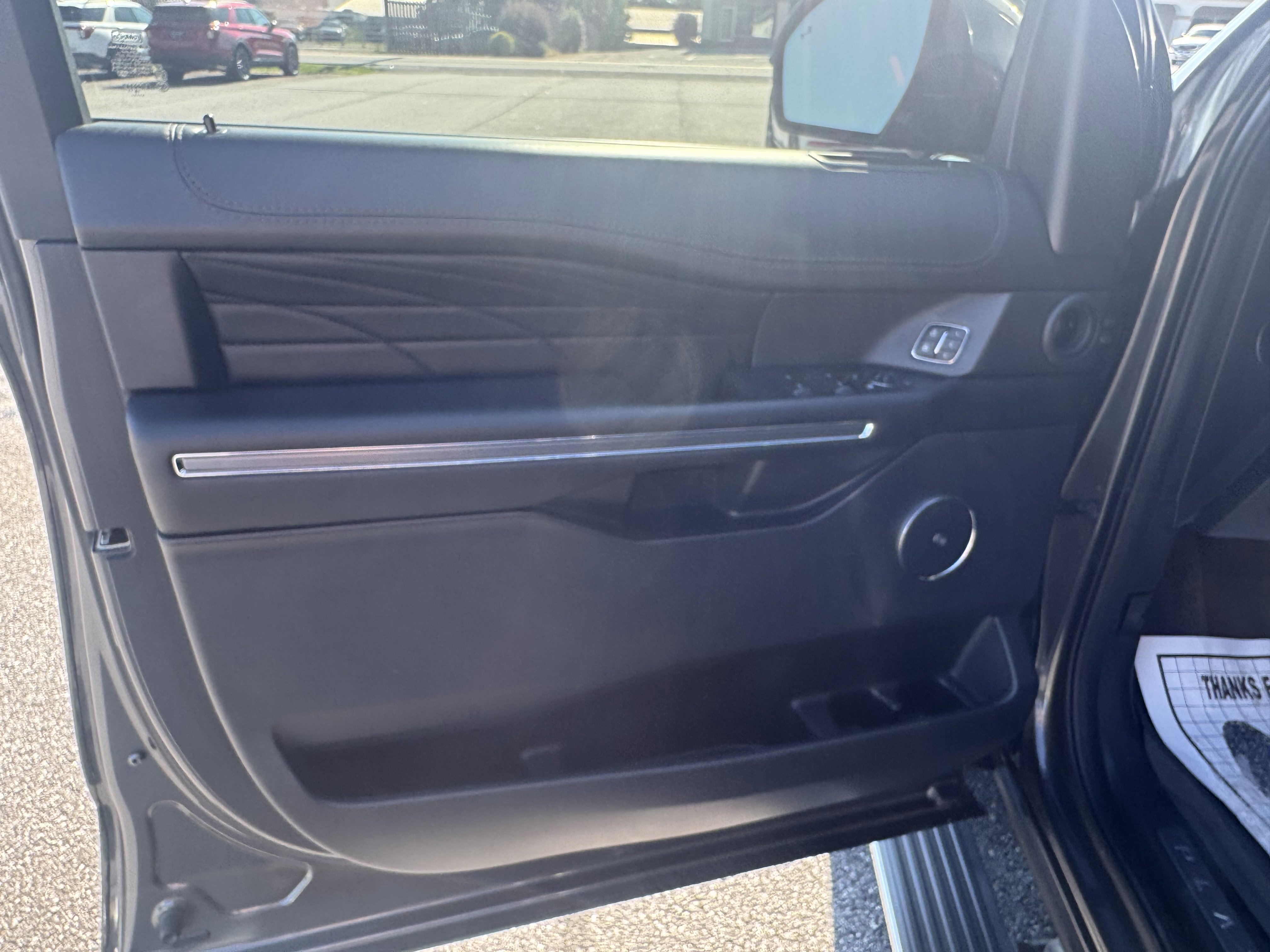 2020 Ford Expedition Platinum photo 2