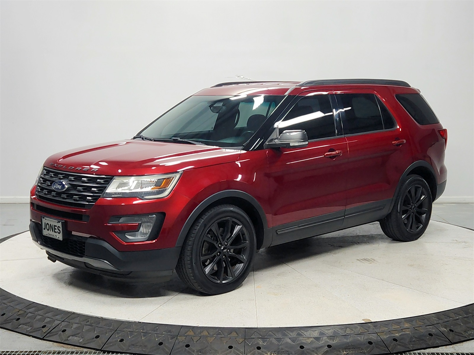 2017 Ford Explorer XLT photo 2