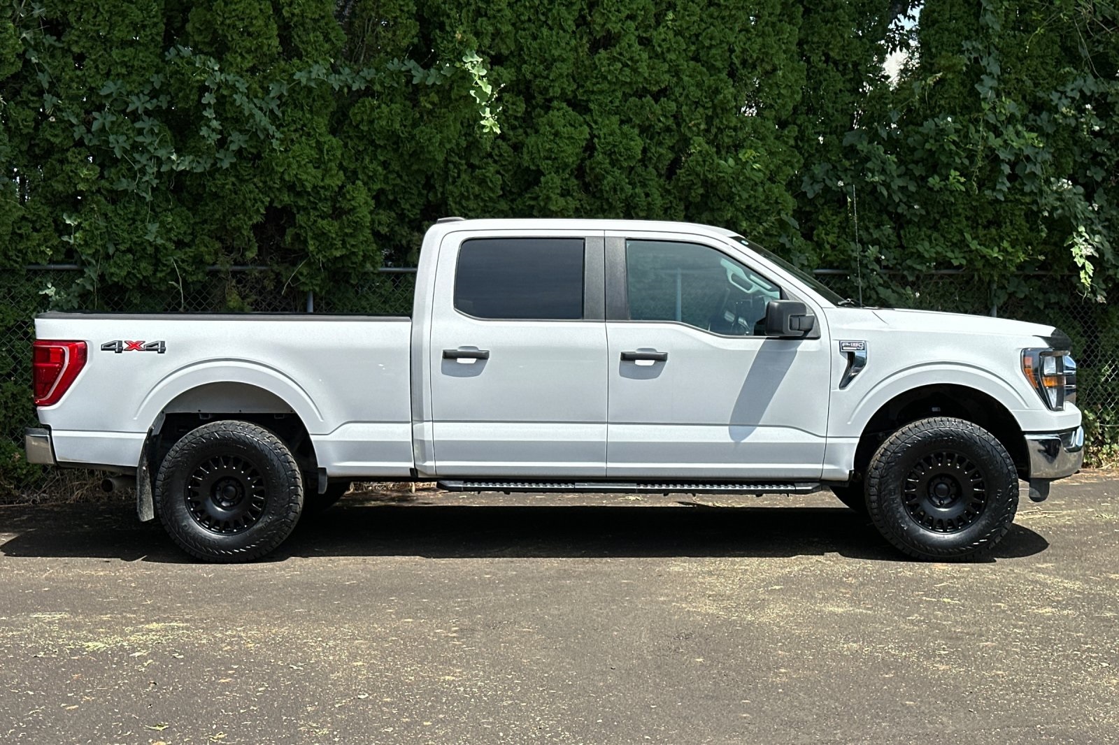2023 Ford F-150 XLT photo 2