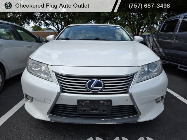 2015 Lexus ES 300h photo 2
