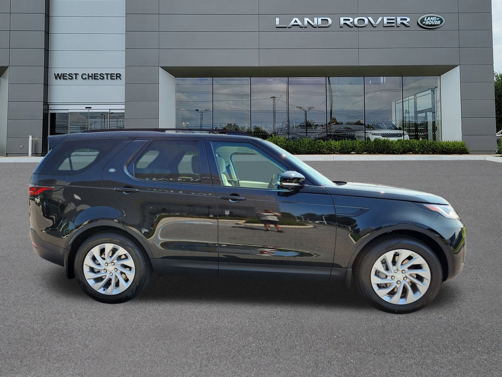2025 Land Rover Discovery S photo 4