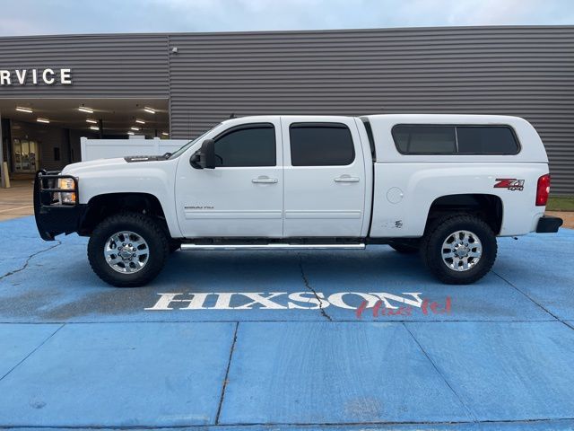 2013 Chevrolet Silverado 2500HD LTZ photo 2