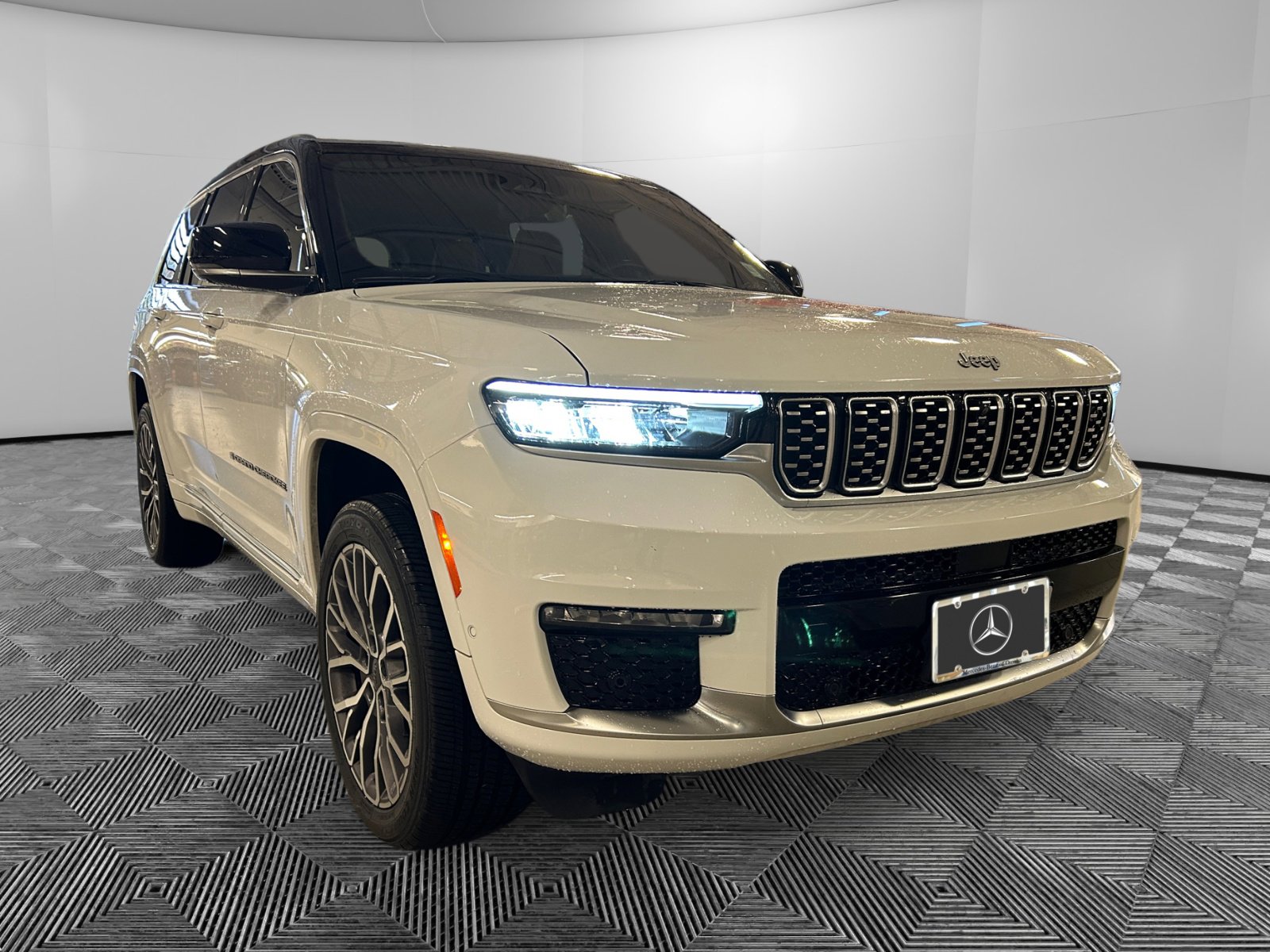 2023 Jeep Grand Cherokee L Summit Reserve's photo