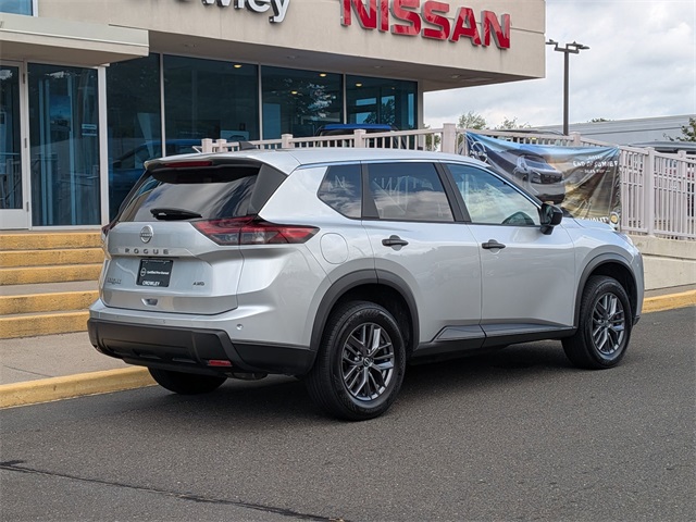 2025 Nissan Rogue S photo 2