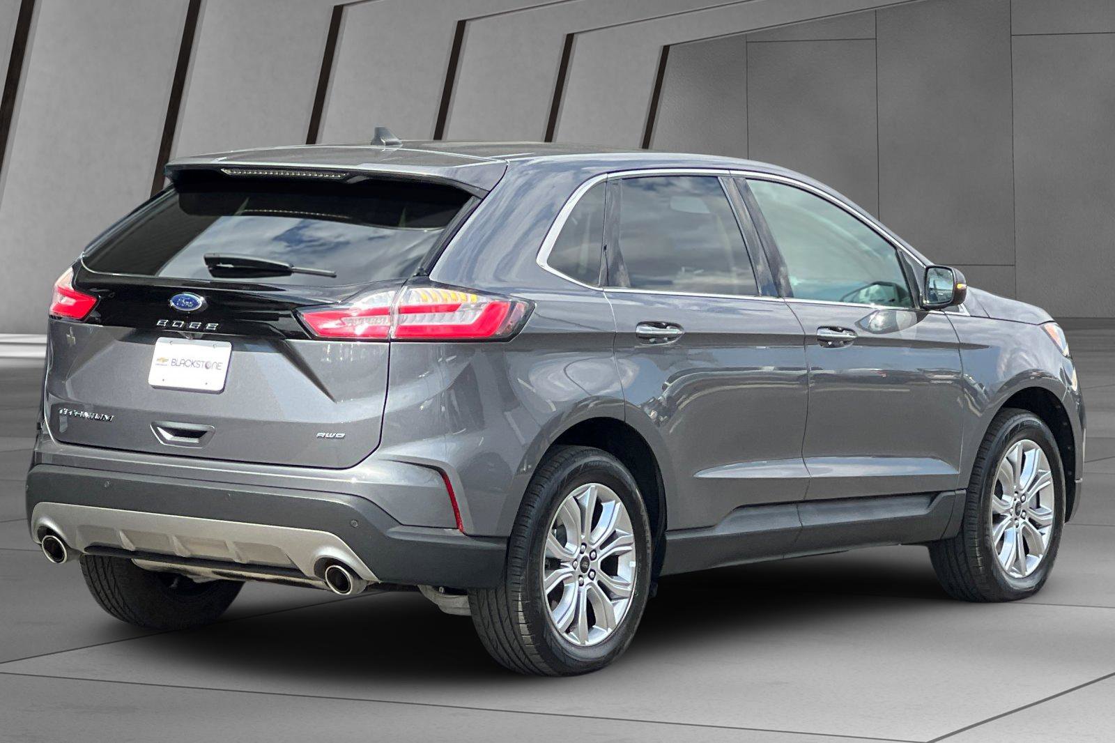 2024 Ford Edge Titanium photo 3