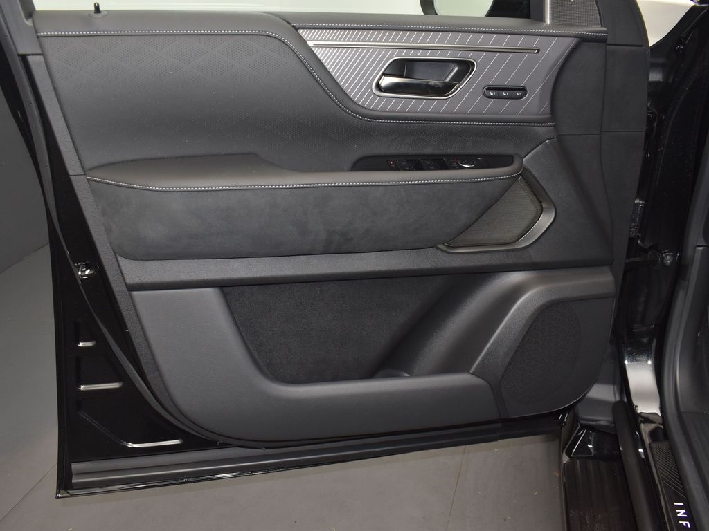 2026 Infiniti QX80 photo 10