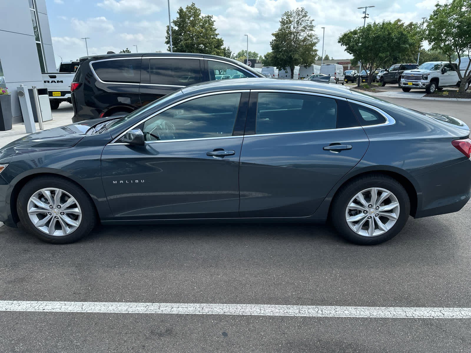 Used 2021 Chevrolet Malibu 1LT with VIN 1G1ZD5ST0MF016601 for sale in Brooklyn Park, Minnesota