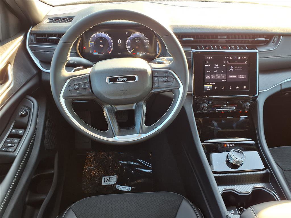 2025 Jeep Grand Cherokee Altitude photo 3