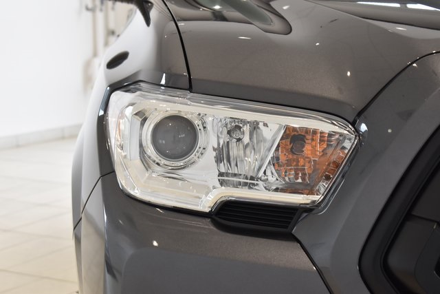 2022 Toyota Tacoma SR photo 2