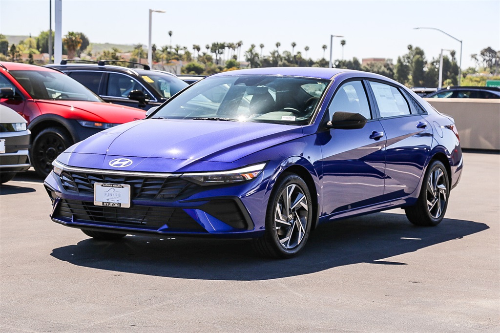 2025 Hyundai Elantra SEL Sport photo 3