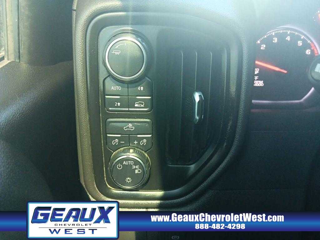 2022 Chevrolet Silverado 1500 Custom photo 12