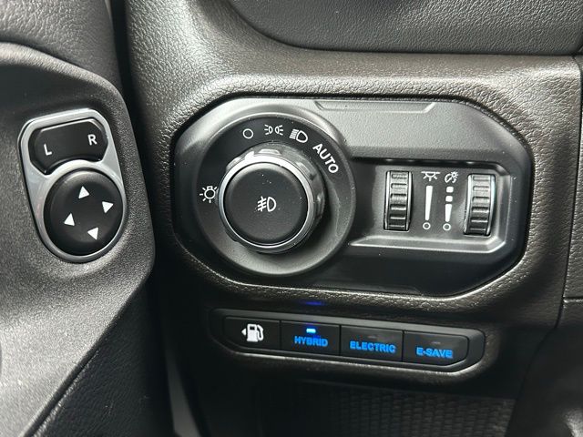 2022 Jeep Wrangler Unlimited Sahara High Altitude 4xe photo 16