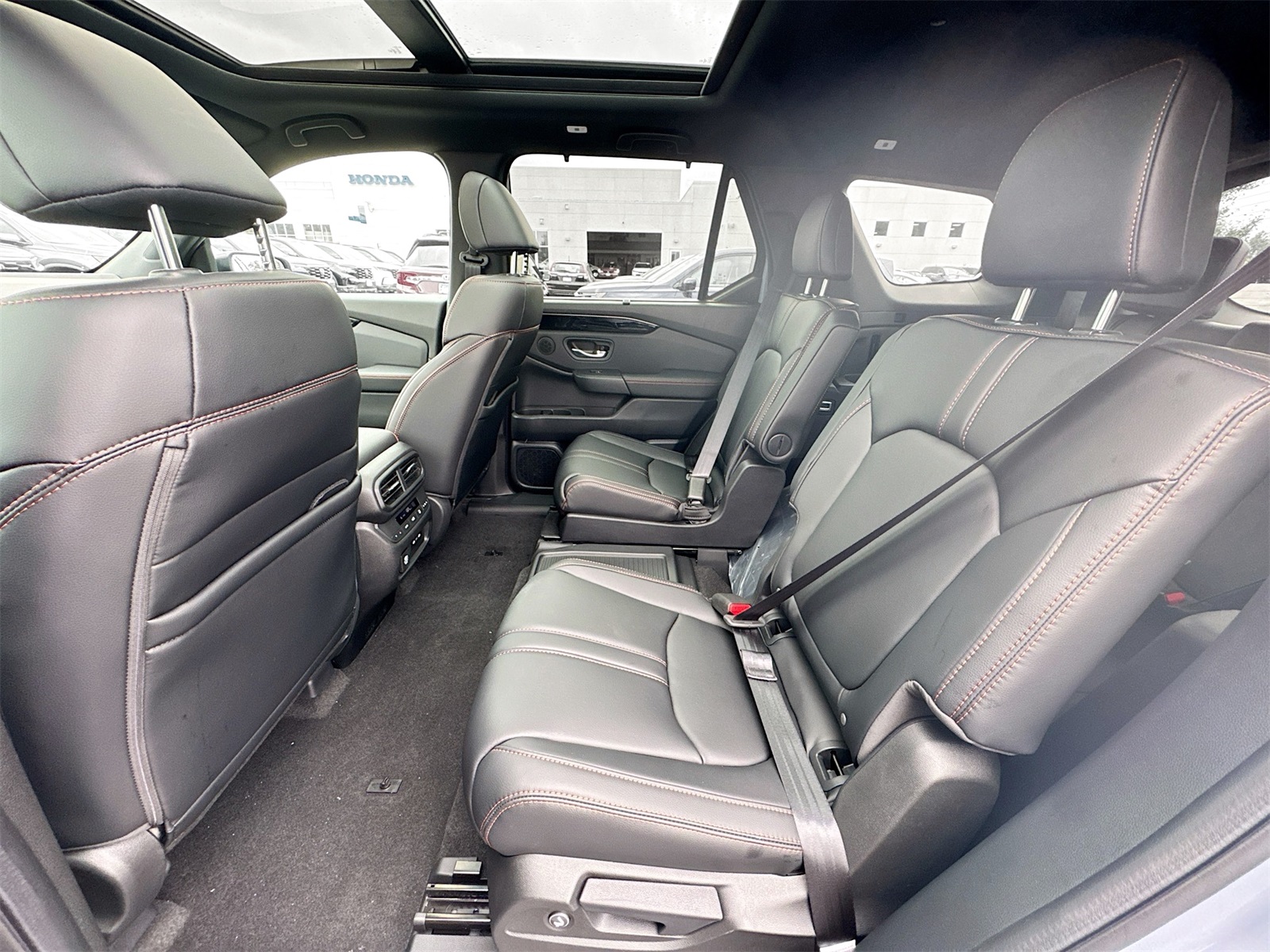 2025 Honda Pilot TrailSport photo 5