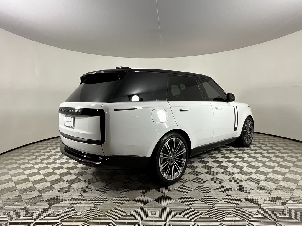 2025 Land Rover Range Rover SE photo 2