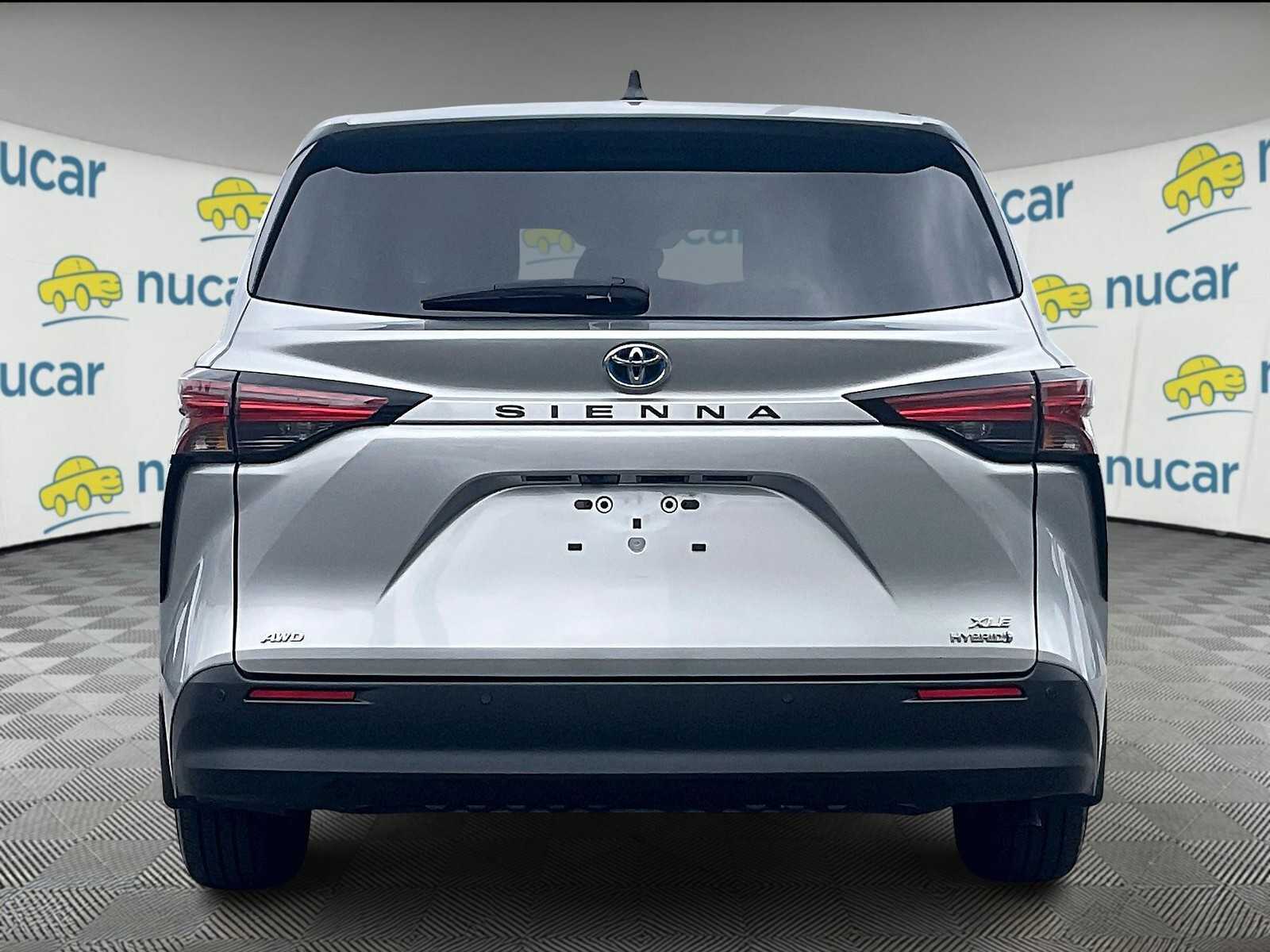 2022 Toyota Sienna XLE photo 5