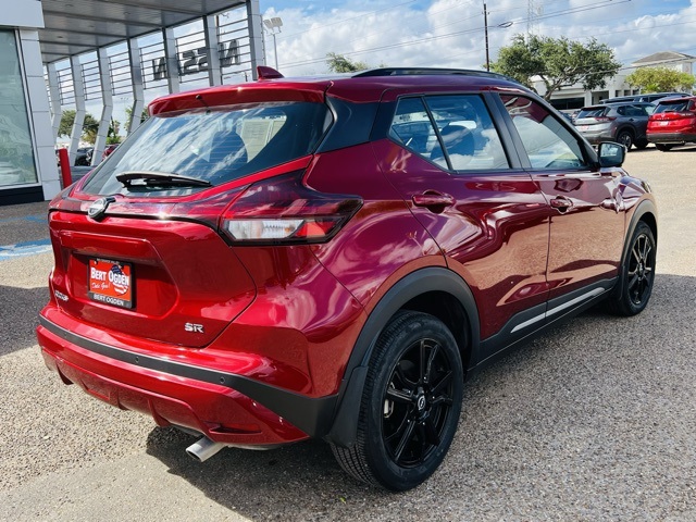 2023 Nissan Kicks SR photo 5