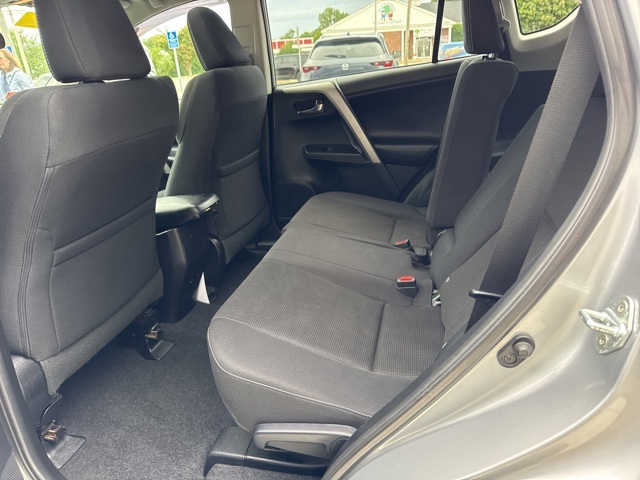 2017 Toyota RAV4 XLE photo 12