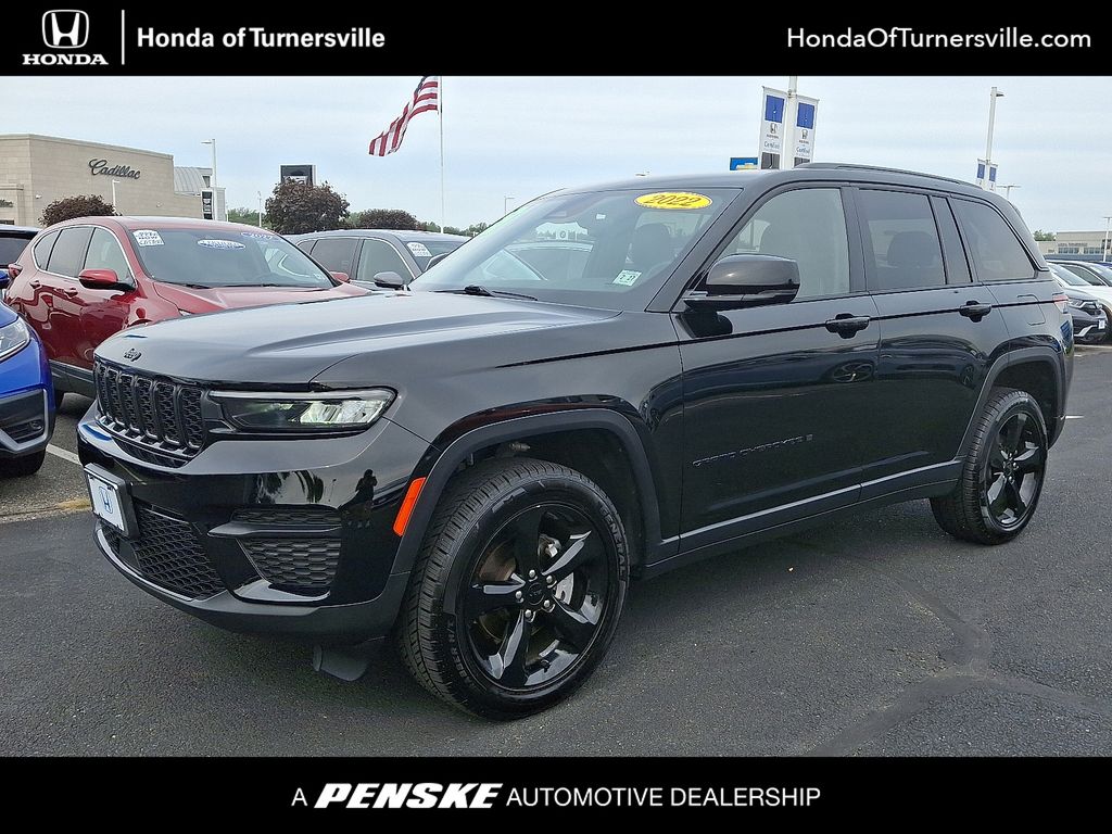 2022 Jeep Grand Cherokee Altitude's photo