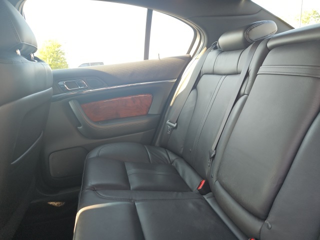 2015 Lincoln MKS EcoBoost photo 18