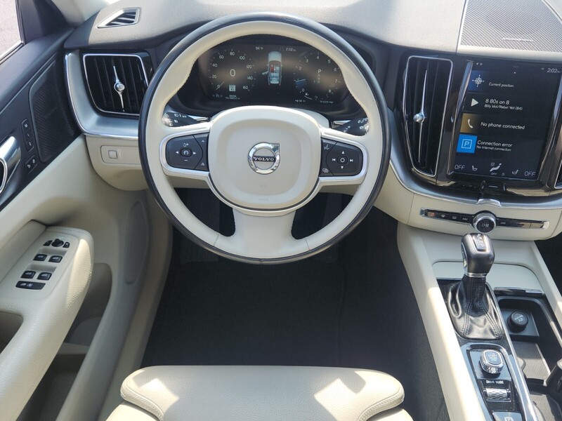2019 Volvo XC60 T5 Momentum photo 11