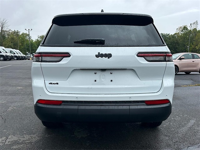 2025 Jeep Grand Cherokee Laredo Altitude photo 5