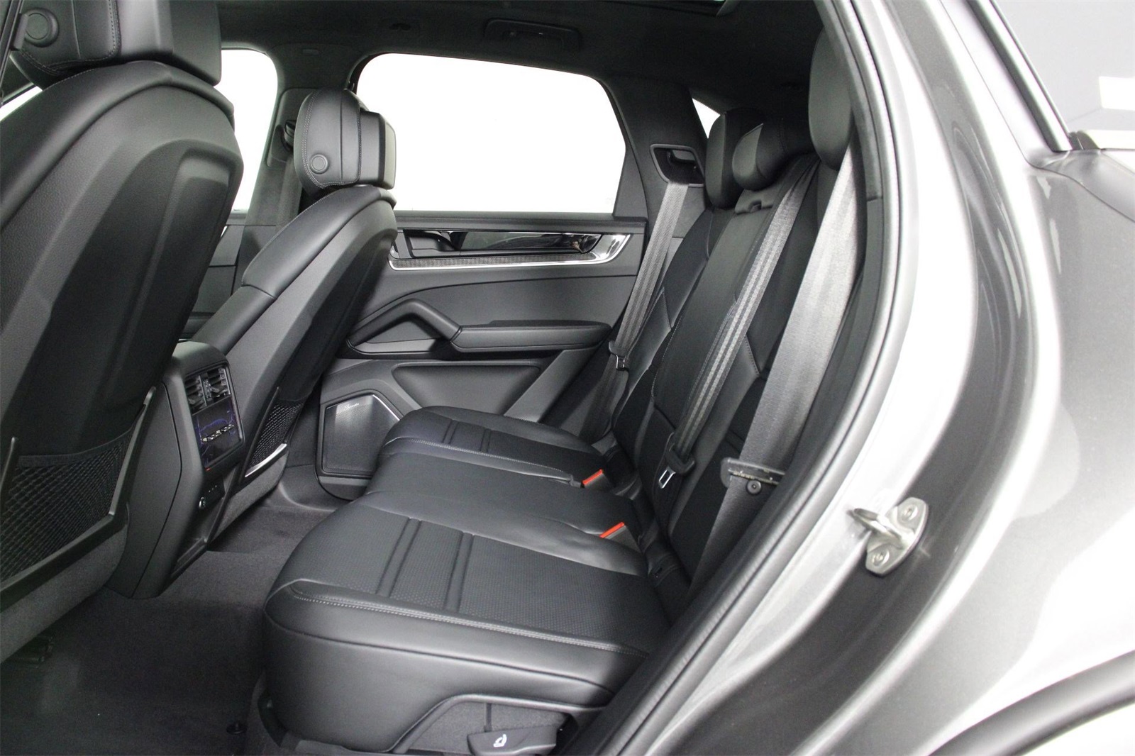 2025 Porsche Cayenne E-Hybrid Turbo photo 15