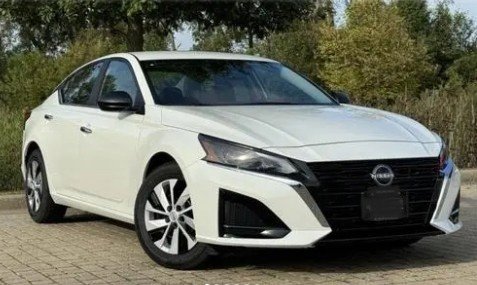 2025 Nissan Altima SR's photo