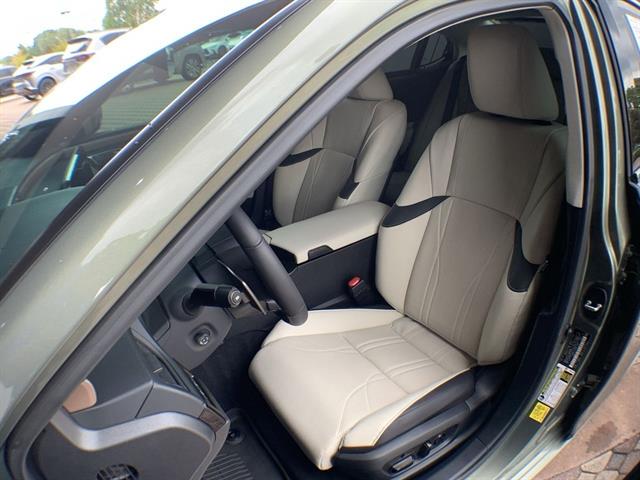 2024 Lexus ES 300h Ultra Luxury photo 11