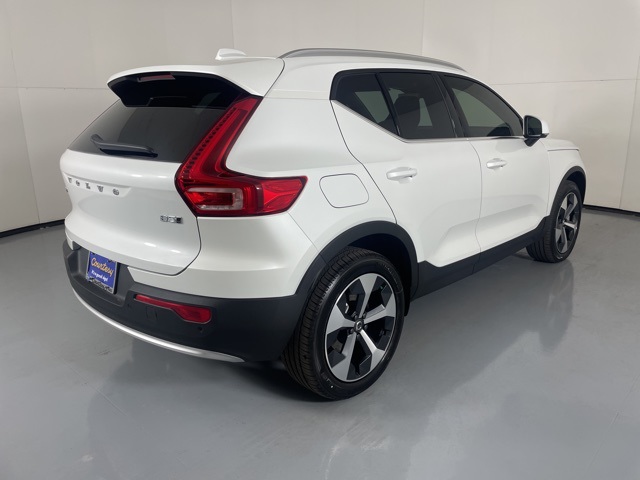 2025 Volvo XC40 Core photo 8