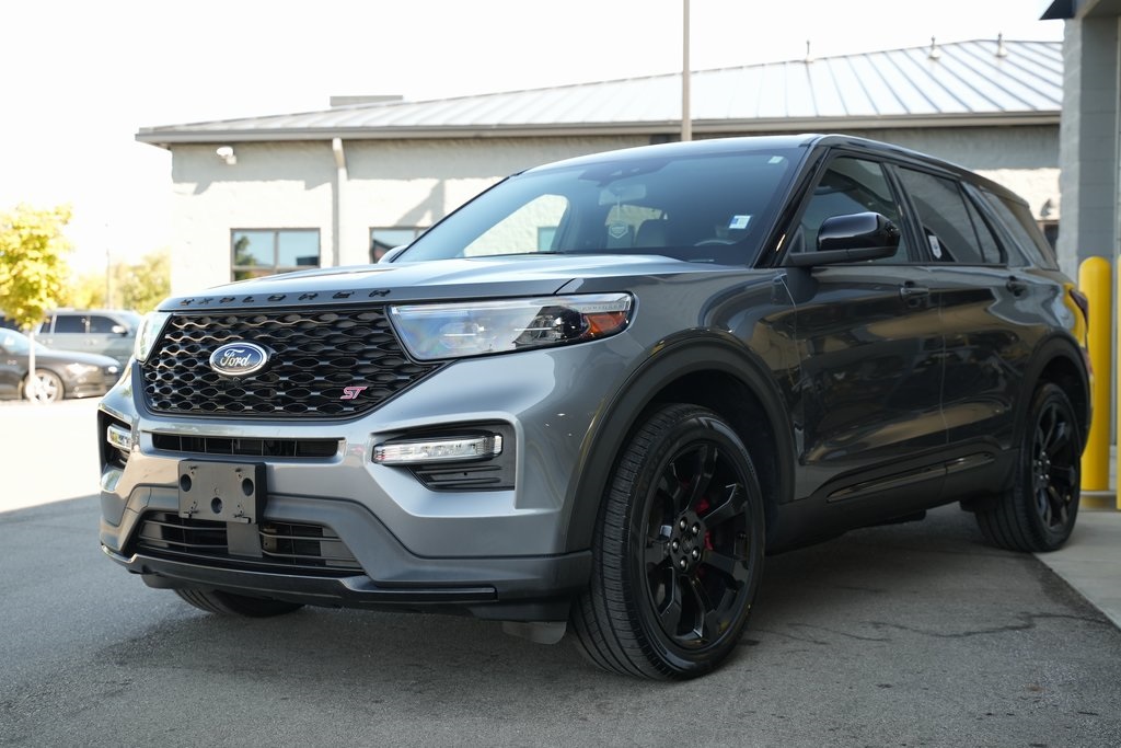 2022 Ford Explorer ST photo 2