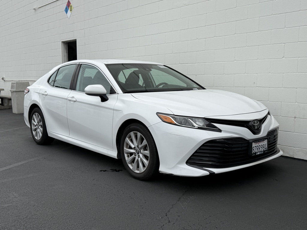 2019 Toyota Camry LE's photo