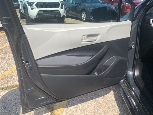 2025 Toyota Corolla LE photo 18