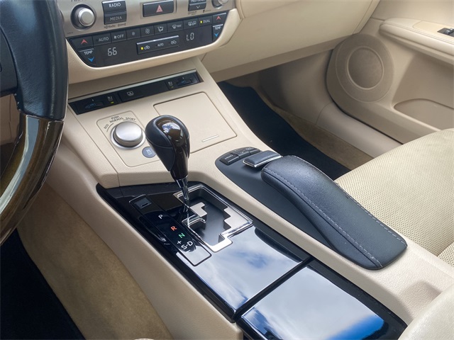 2013 Lexus ES 350 photo 28