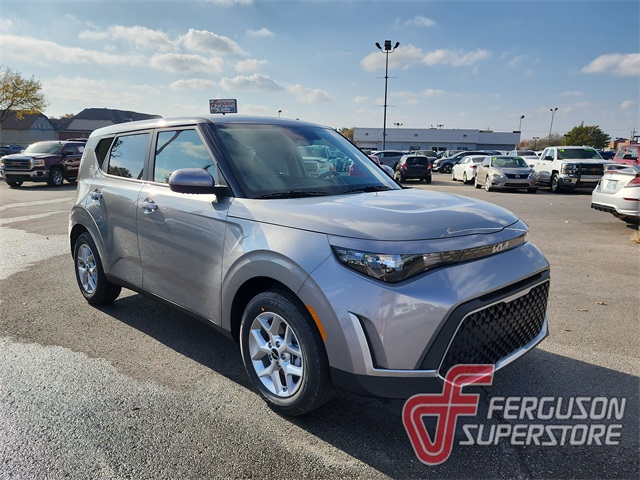 2025 Kia Soul LX's photo
