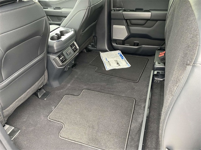 2025 Ford F-150 Lariat photo 6