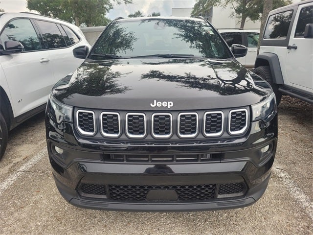 2024 Jeep Compass Latitude photo 2