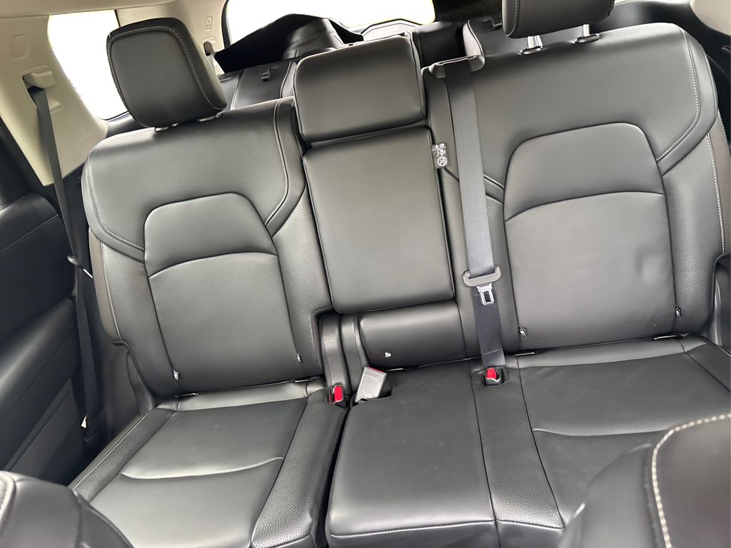 2022 Nissan Pathfinder SL photo 16